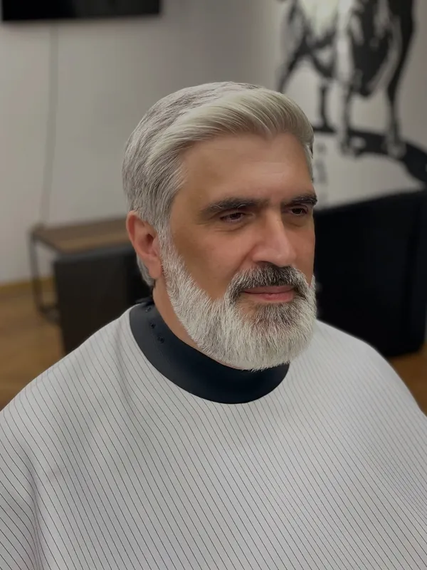 ჭაღარა წვერი, გასწორებული და გაფორმებული, უფროსი ასაკის კლიენტი